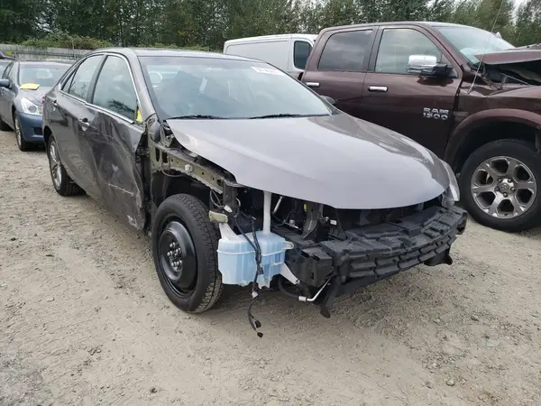 4T1BF1FK3HU304106 2017 TOYOTA CAMRY - Image 1