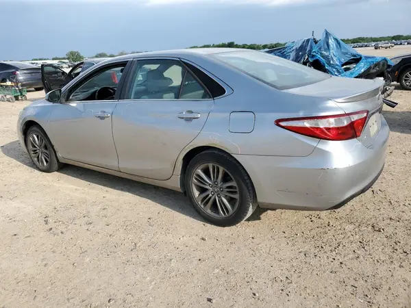 4T1BF1FK3HU304218 2017 TOYOTA CAMRY - Image 2