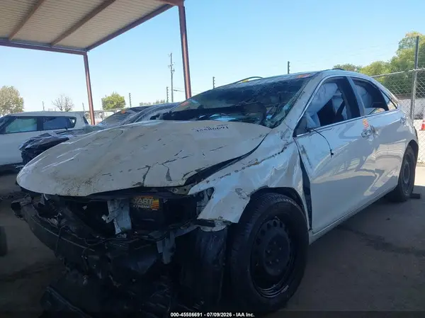 4T1BF1FK3HU304333 2017 TOYOTA CAMRY - Image 2
