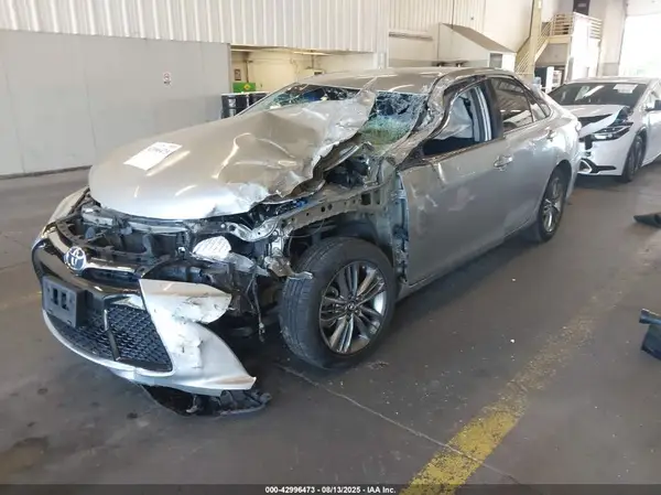 4T1BF1FK3HU306082 2017 TOYOTA CAMRY - Image 2
