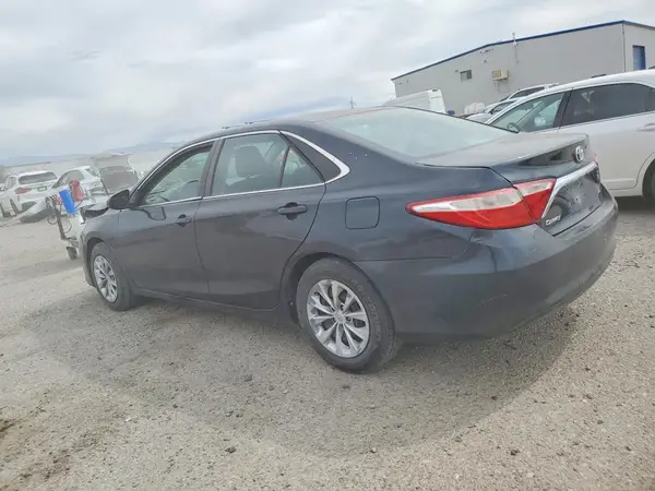 4T1BF1FK3HU308043 2017 TOYOTA CAMRY - Image 2