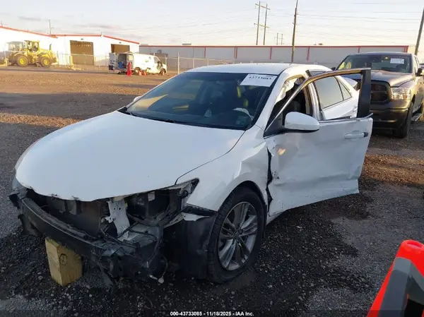 4T1BF1FK3HU308415 2017 TOYOTA CAMRY - Image 2
