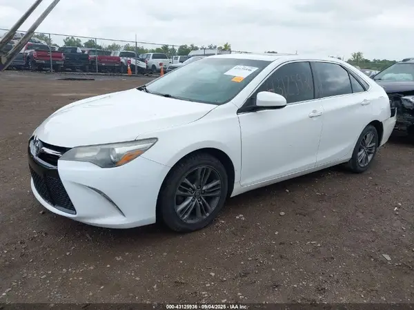 4T1BF1FK3HU309208 2017 TOYOTA CAMRY - Image 2