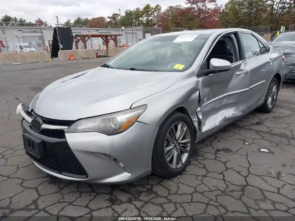 4T1BF1FK3HU310035 2017 TOYOTA CAMRY - Image 2