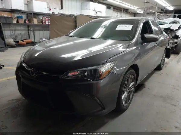 4T1BF1FK3HU311055 2017 TOYOTA CAMRY - Image 2