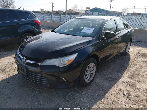 4T1BF1FK3HU311914 2017 TOYOTA CAMRY - Image 2