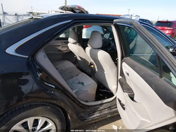 4T1BF1FK3HU311914 2017 TOYOTA CAMRY - Image 8