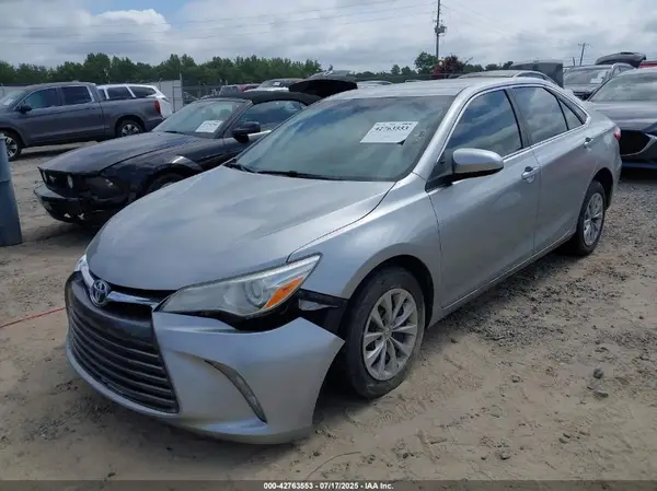 4T1BF1FK3HU311976 2017 TOYOTA CAMRY - Image 2