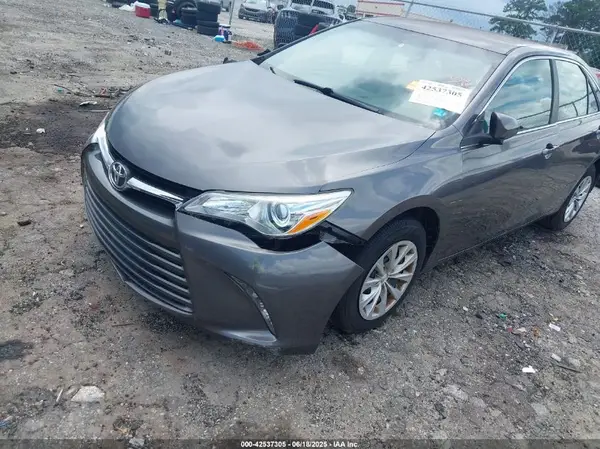 4T1BF1FK3HU312027 2017 TOYOTA CAMRY - Image 2
