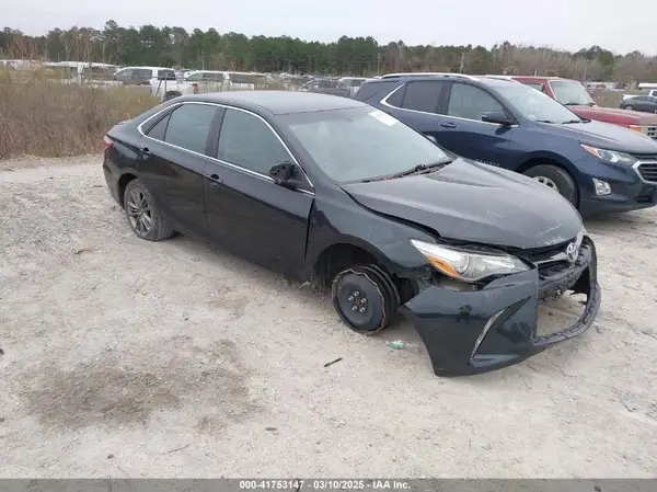 4T1BF1FK3HU313047 2017 TOYOTA CAMRY - Image 1