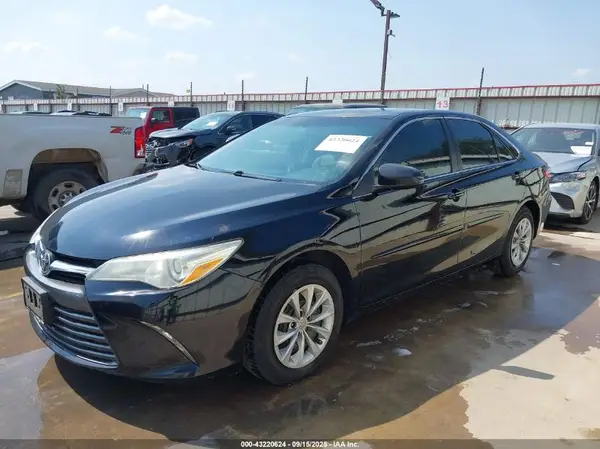 4T1BF1FK3HU315834 2017 TOYOTA CAMRY - Image 2