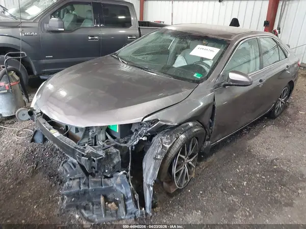 4T1BF1FK3HU315865 2017 TOYOTA CAMRY - Image 2