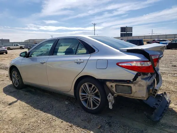 4T1BF1FK3HU317650 2017 TOYOTA CAMRY - Image 2