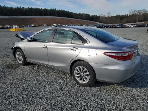 4T1BF1FK3HU317762 2017 TOYOTA CAMRY - Image 2
