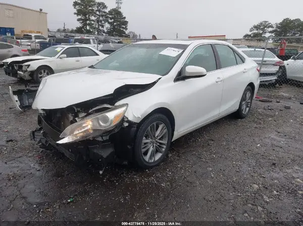 4T1BF1FK3HU318071 2017 TOYOTA CAMRY - Image 2