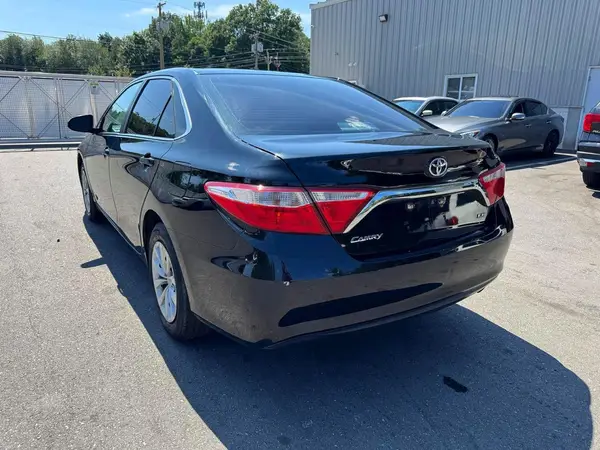 4T1BF1FK3HU318331 2017 TOYOTA CAMRY - Image 2