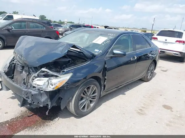 4T1BF1FK3HU322301 2017 TOYOTA CAMRY - Image 2