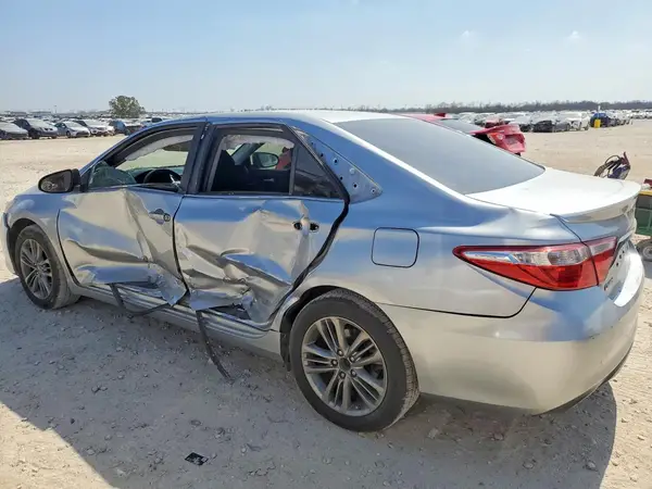 4T1BF1FK3HU322363 2017 TOYOTA CAMRY - Image 2