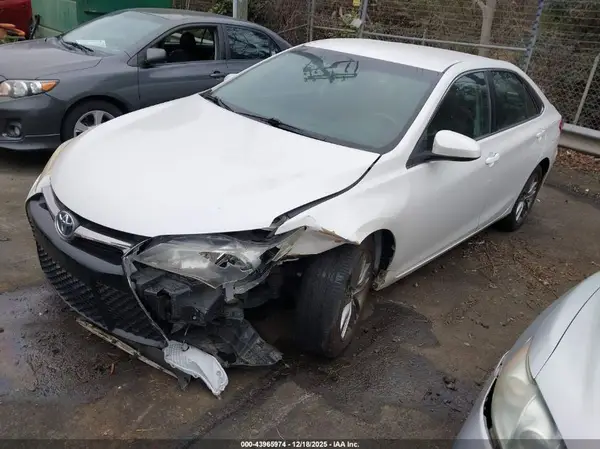 4T1BF1FK3HU323643 2017 TOYOTA CAMRY - Image 2