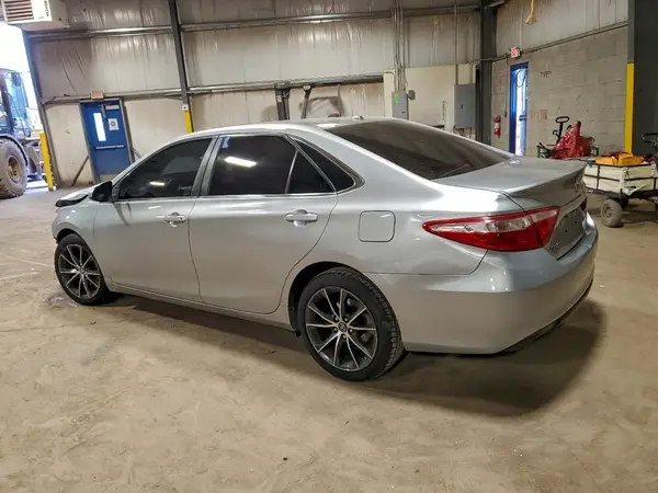 4T1BF1FK3HU324565 2017 TOYOTA CAMRY - Image 2