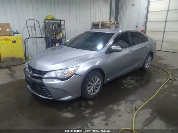 4T1BF1FK3HU325506 2017 TOYOTA CAMRY - Image 2