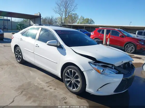 4T1BF1FK3HU326137 2017 TOYOTA CAMRY - Image 1
