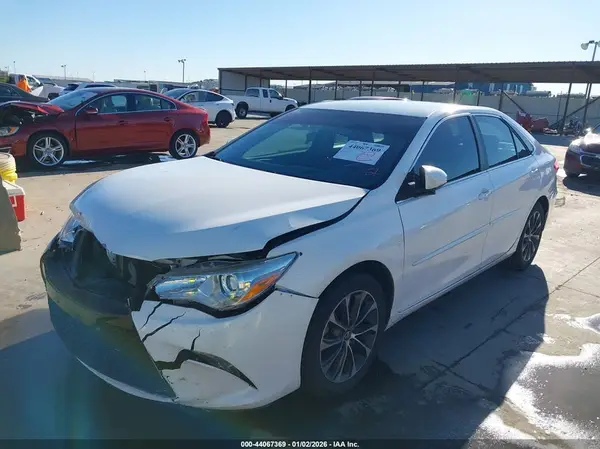4T1BF1FK3HU326137 2017 TOYOTA CAMRY - Image 2