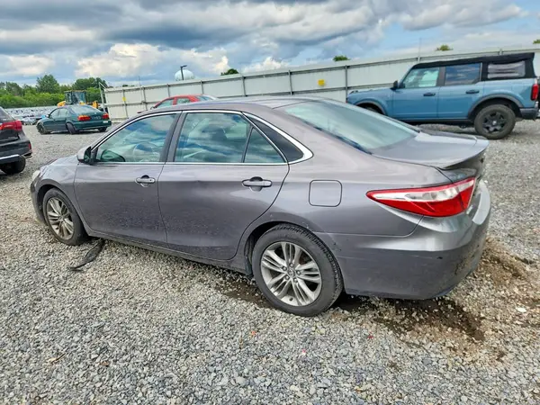 4T1BF1FK3HU327207 2017 TOYOTA CAMRY - Image 2