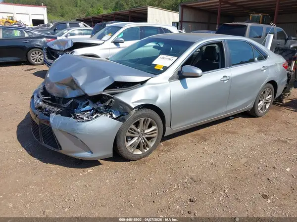 4T1BF1FK3HU329233 2017 TOYOTA CAMRY - Image 2