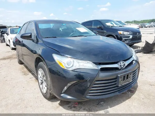 4T1BF1FK3HU329250 2017 TOYOTA CAMRY - Image 1