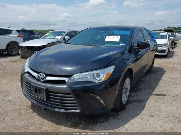 4T1BF1FK3HU329250 2017 TOYOTA CAMRY - Image 2