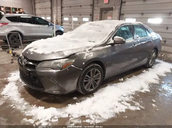 4T1BF1FK3HU330950 2017 TOYOTA CAMRY - Image 2