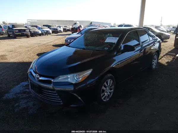 4T1BF1FK3HU331547 2017 TOYOTA CAMRY - Image 2