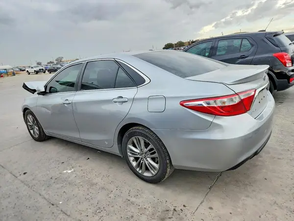 4T1BF1FK3HU332519 2017 TOYOTA CAMRY - Image 2