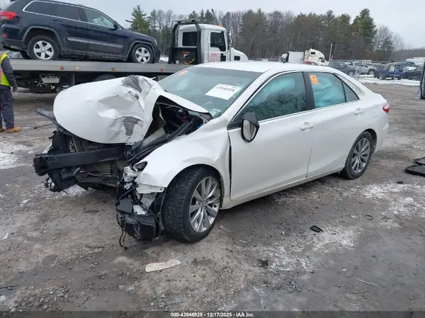 4T1BF1FK3HU336070 2017 TOYOTA CAMRY - Image 2