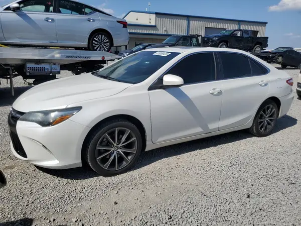 4T1BF1FK3HU336182 2017 TOYOTA CAMRY - Image 1