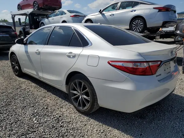 4T1BF1FK3HU336182 2017 TOYOTA CAMRY - Image 2