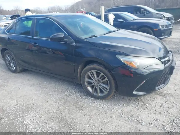 4T1BF1FK3HU338353 2017 TOYOTA CAMRY - Image 1