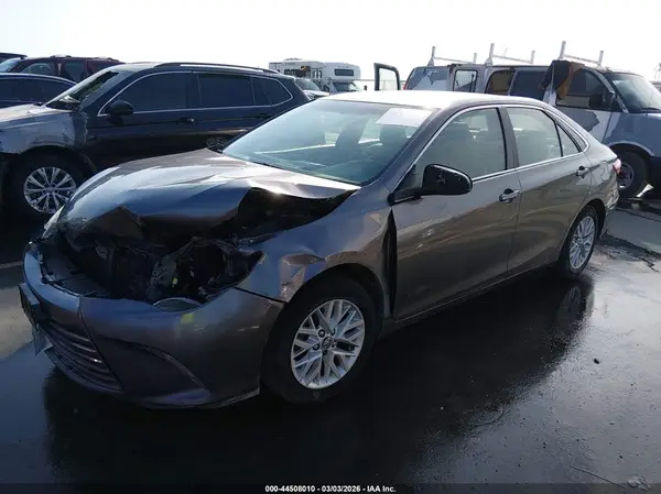4T1BF1FK3HU338482 2017 TOYOTA CAMRY - Image 2