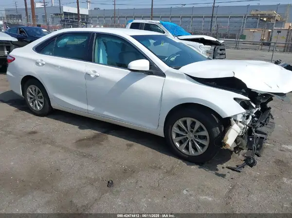 4T1BF1FK3HU338627 2017 TOYOTA CAMRY - Image 1