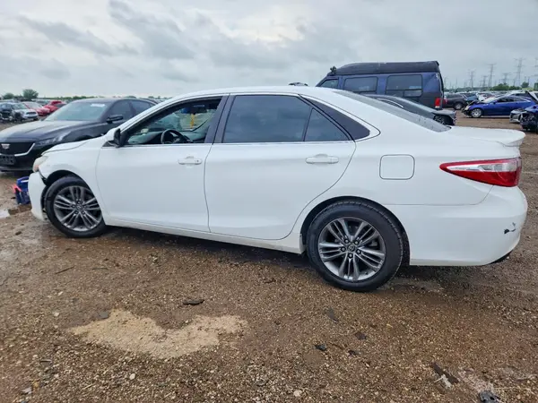 4T1BF1FK3HU339793 2017 TOYOTA CAMRY - Image 2