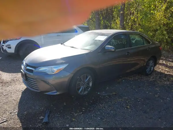 4T1BF1FK3HU345318 2017 TOYOTA CAMRY - Image 2