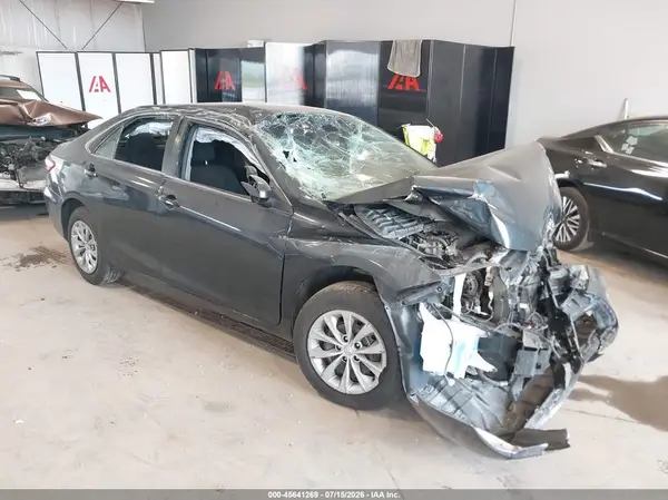 4T1BF1FK3HU347053 2017 TOYOTA CAMRY - Image 1