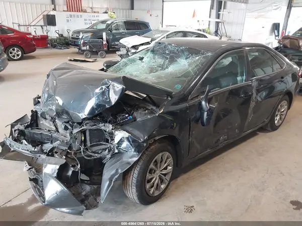 4T1BF1FK3HU347053 2017 TOYOTA CAMRY - Image 2