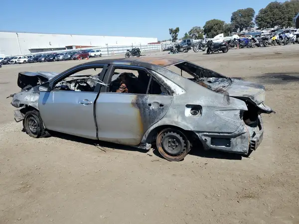 4T1BF1FK3HU347800 2017 TOYOTA CAMRY - Image 2