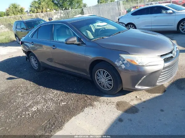 4T1BF1FK3HU349014 2017 TOYOTA CAMRY - Image 1
