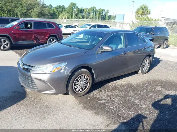 4T1BF1FK3HU349014 2017 TOYOTA CAMRY - Image 2
