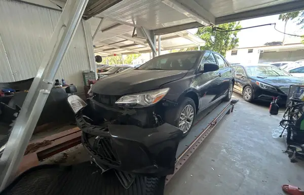 4T1BF1FK3HU349322 2017 TOYOTA CAMRY - Image 2