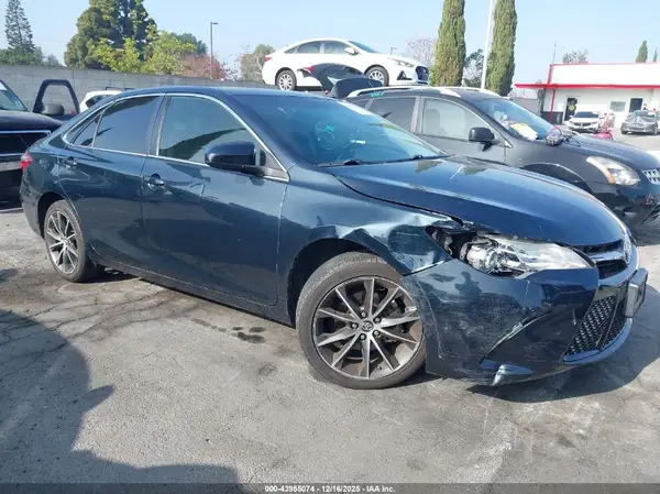 4T1BF1FK3HU351121 2017 TOYOTA CAMRY - Image 1