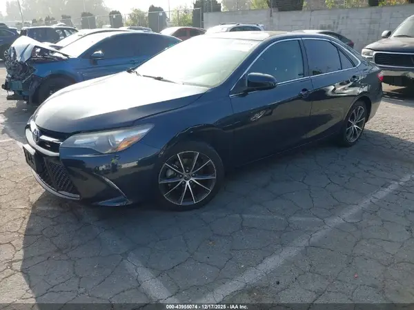 4T1BF1FK3HU351121 2017 TOYOTA CAMRY - Image 2